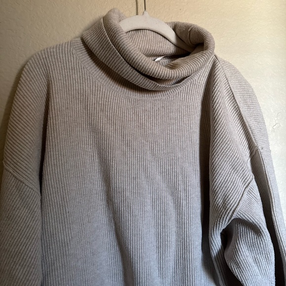 Free People softly structured sweater size medium in tan beige oat - Picture 4 of 8